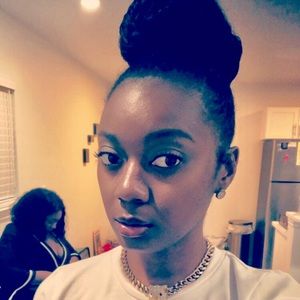 Meet your Posher, Adrienne